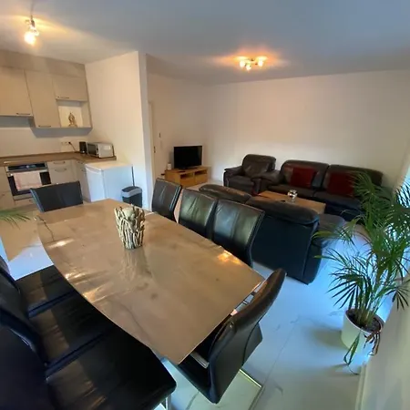 Neubau Luxusanlage Gesamte Haus Prázdninový dům